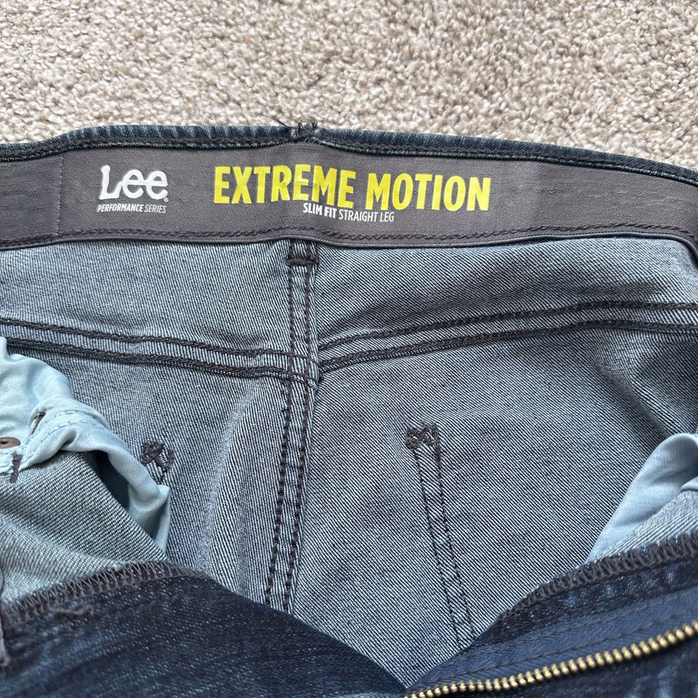 Lee Men’s Performance Series – Extreme Motion Slim Fit Straight Leg Jeans 32x36 - Picture 3 of 6